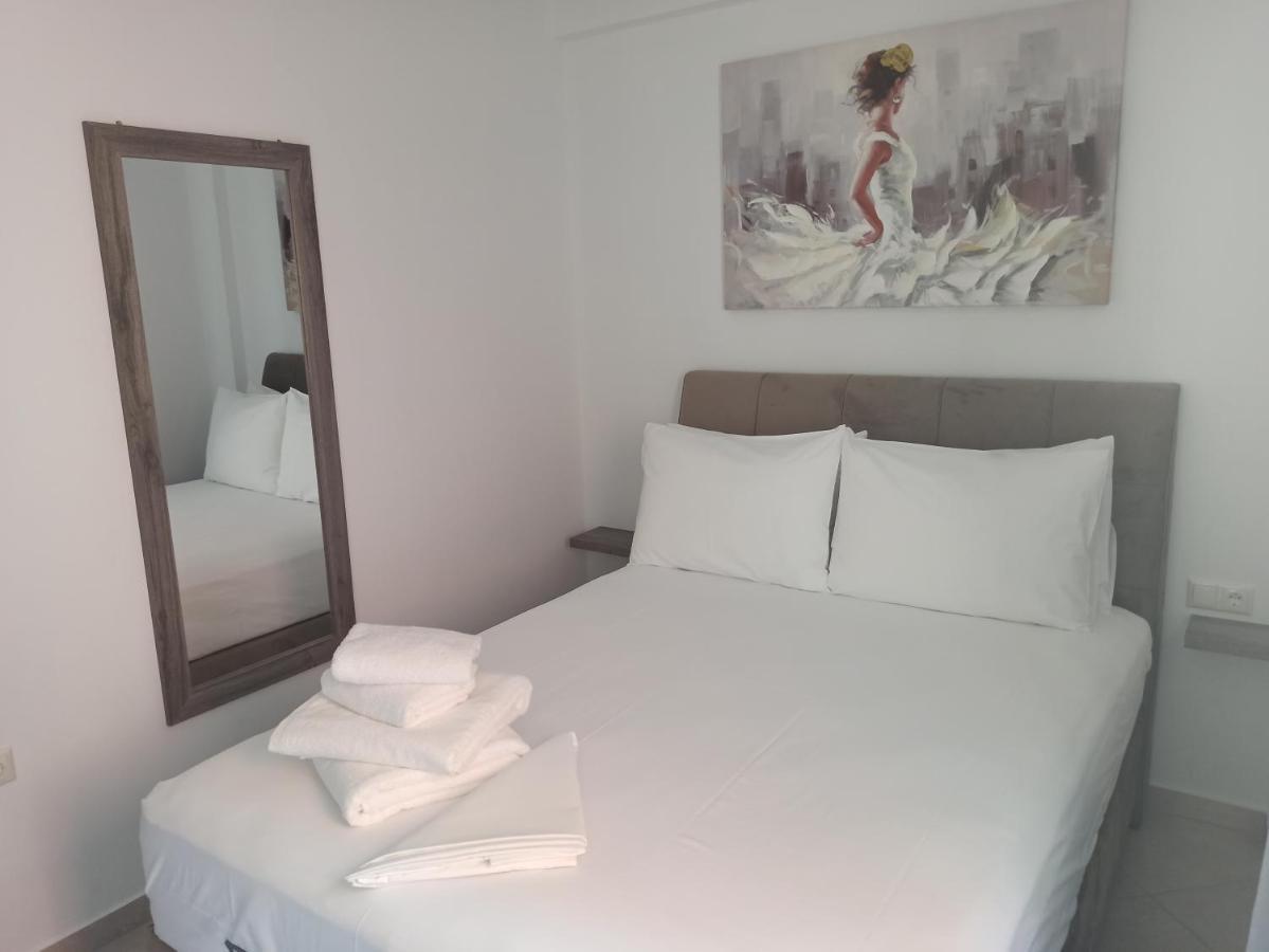 Cyclops Luxury Apartments Igoumenitsa Bagian luar foto