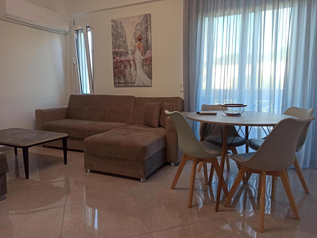 Cyclops Luxury Apartments Igoumenitsa Bagian luar foto
